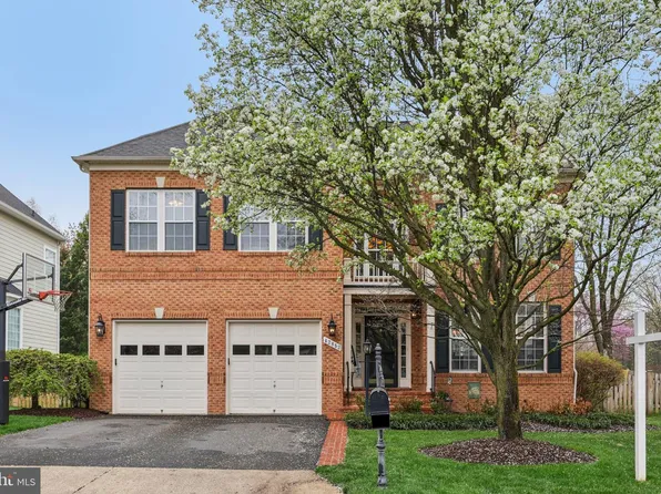 42852 Ridgeway Dr, Ashburn, VA 20148
