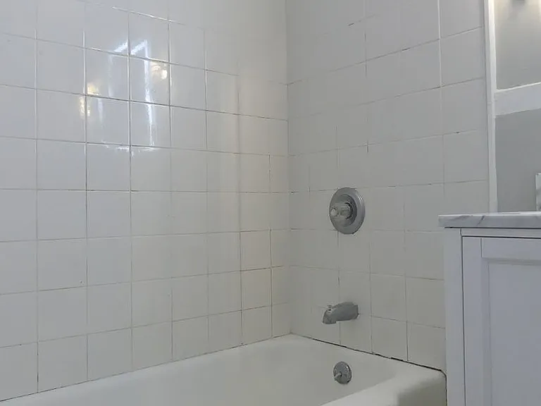 609 E State St — Photo 57