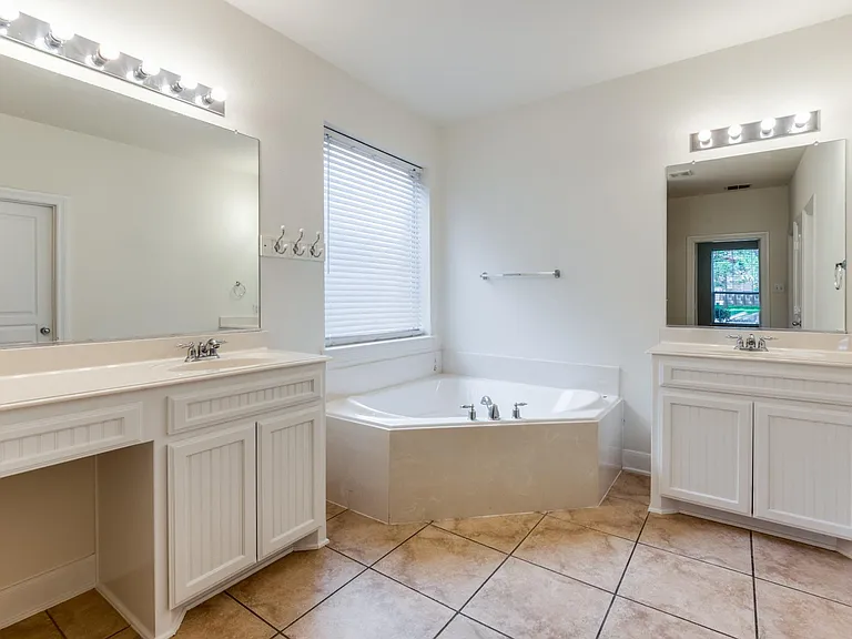 14575 Daneway Dr — Photo 21