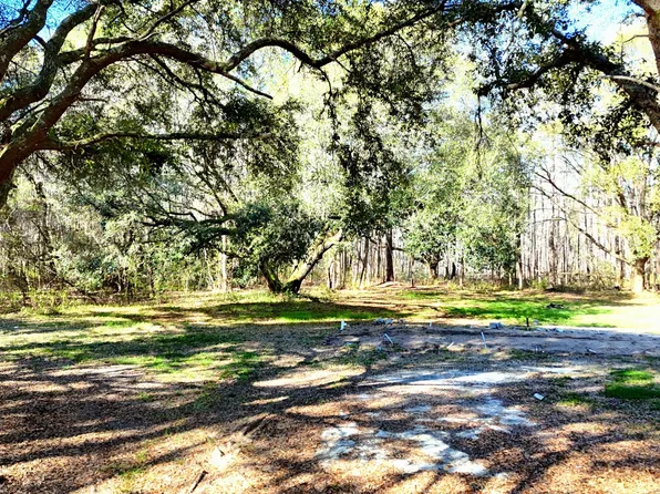 57 Community Center Rd, Seabrook, SC 29940