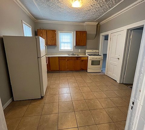 5th image of 93 Pulaski St