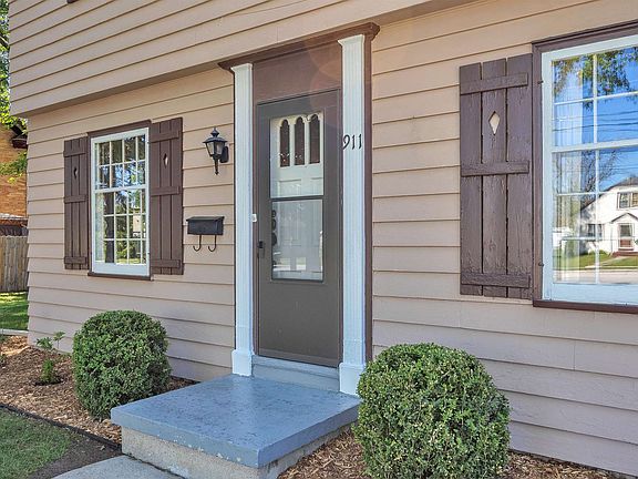 3rd image of 911 S Madison St