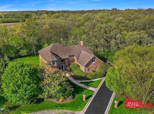 23 Arrowwood Dr, Hawthorn Woods, IL 60047