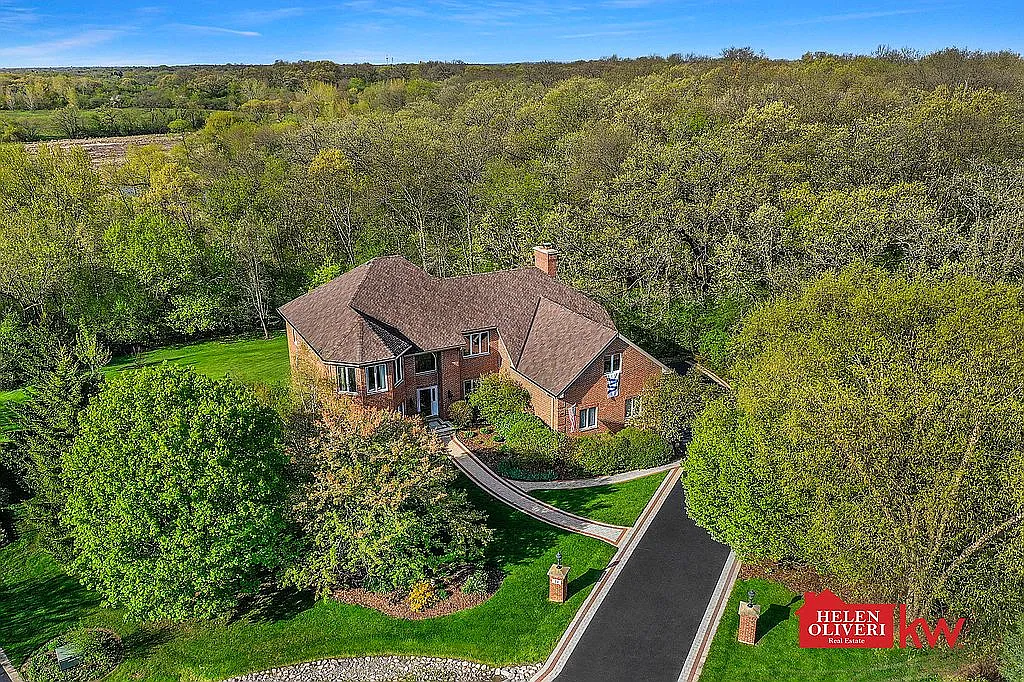 23 Arrowwood Dr photo 1