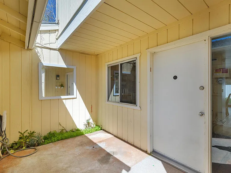 1826 Eastwood Ln — Photo 21