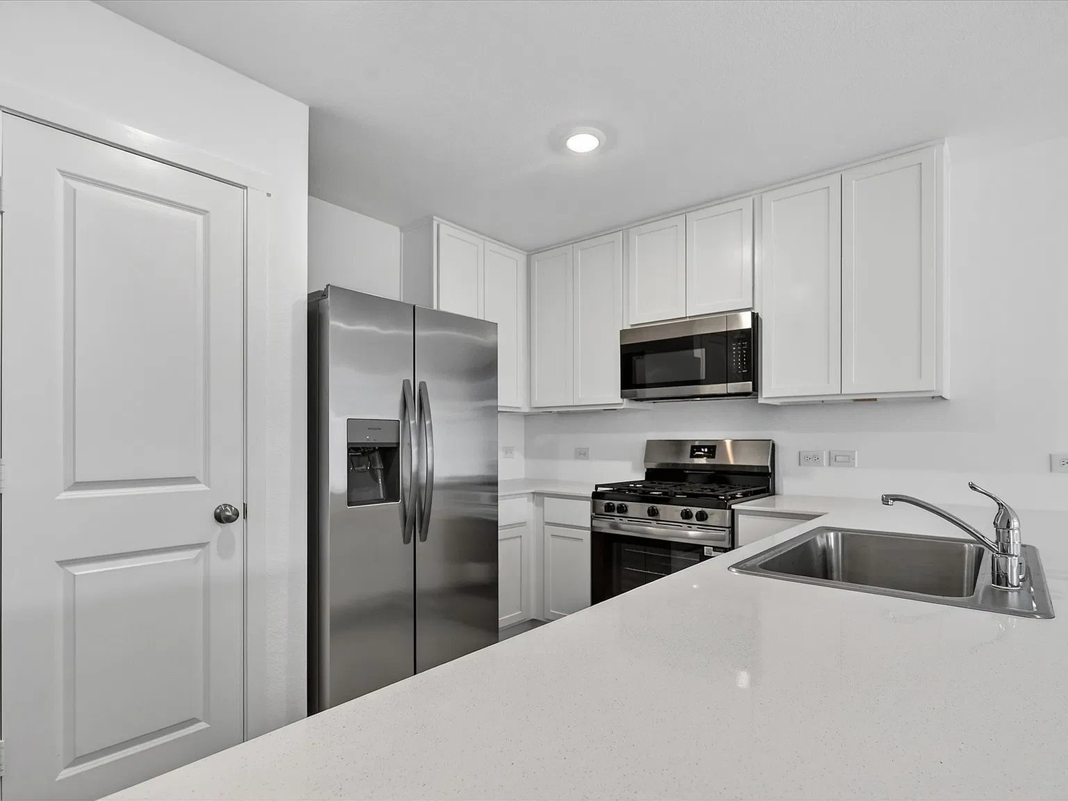 3 bed, 1451 sqft, $1,945 — Photo 3