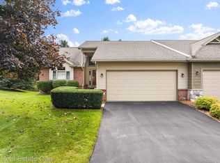 2247 Willow Tree Dr, Brighton, MI 48116
