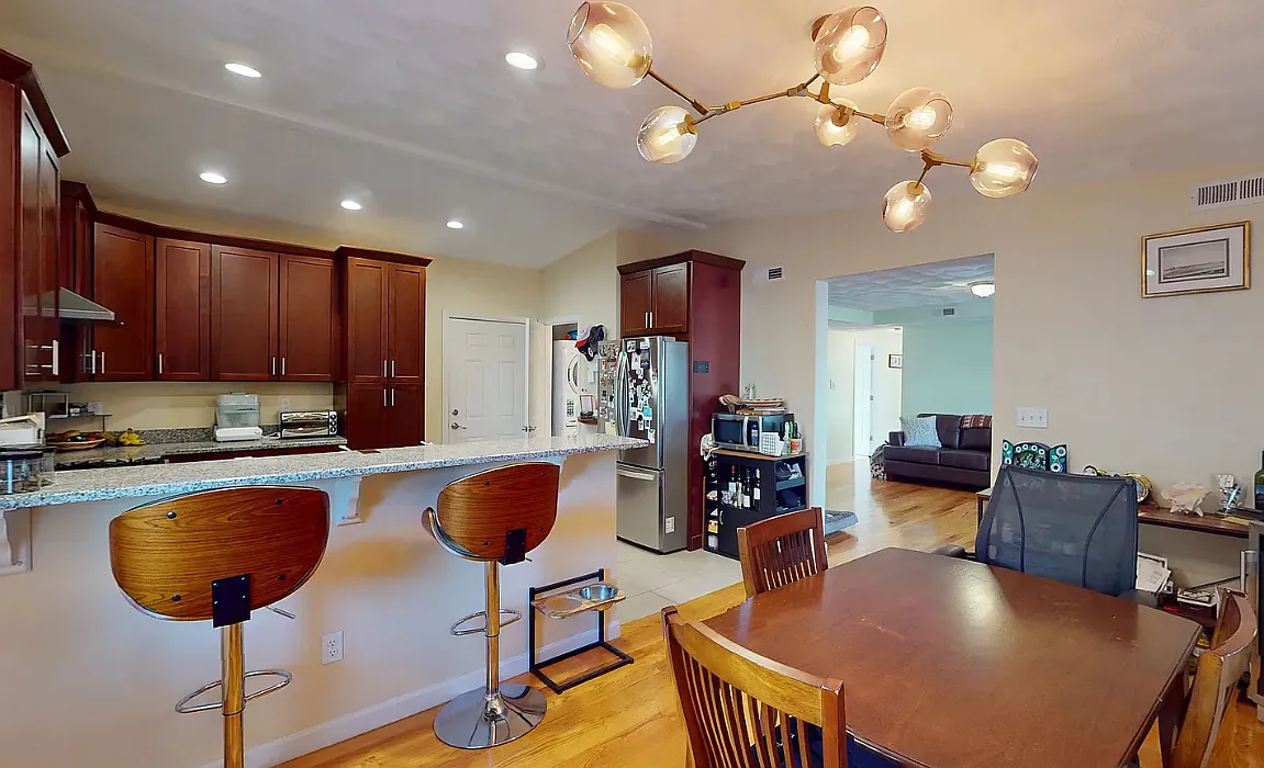 5 bed, 2.5 bath, 1827 sqft, $4,850 — Photo 2