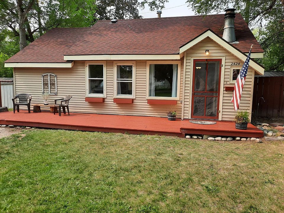 1st image of 2424 Pine St