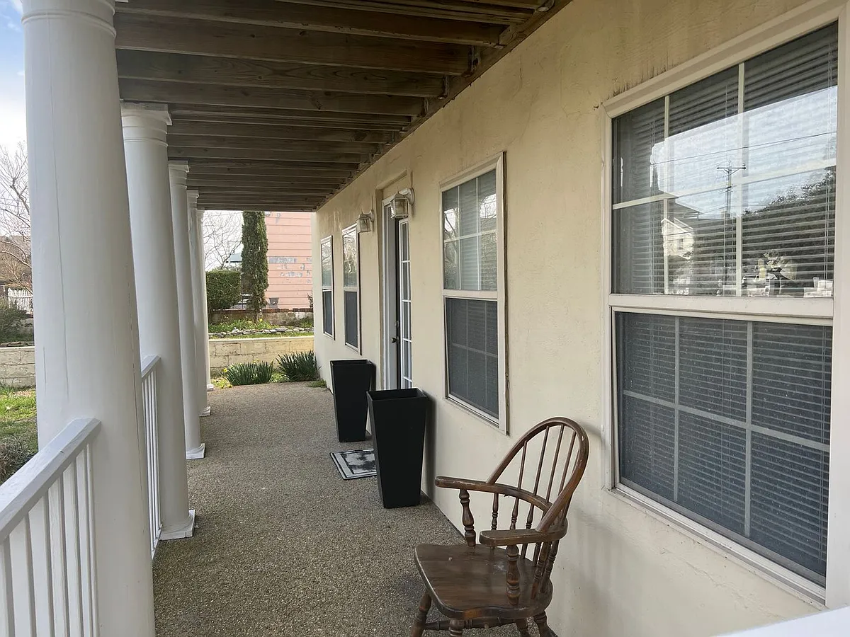 Building Photo - 2037 E Ocean View Ave