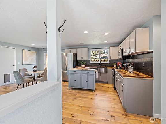 3rd image of 16020 70th Avenue E