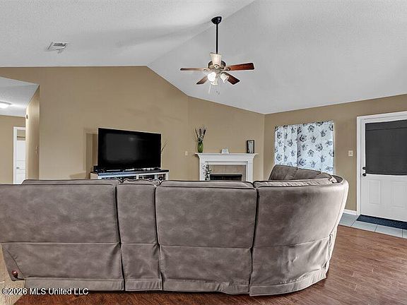 5th image of 4103 Meadow Creek Dr