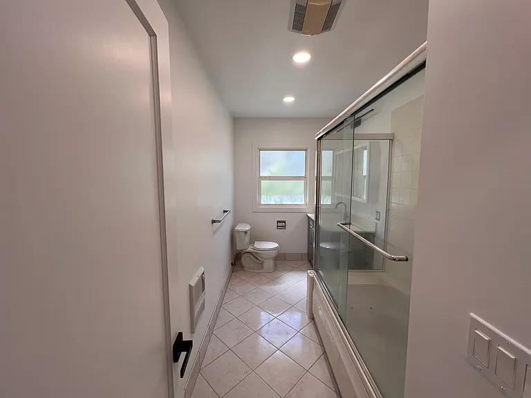 137 Sylvan Ave — Photo 16