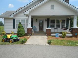 539 Red Brush Rd, Mount Airy, NC 27030