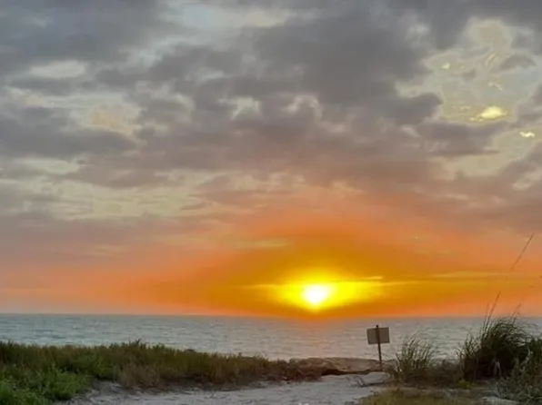 30 Friendship Ln, Englewood, FL 34223