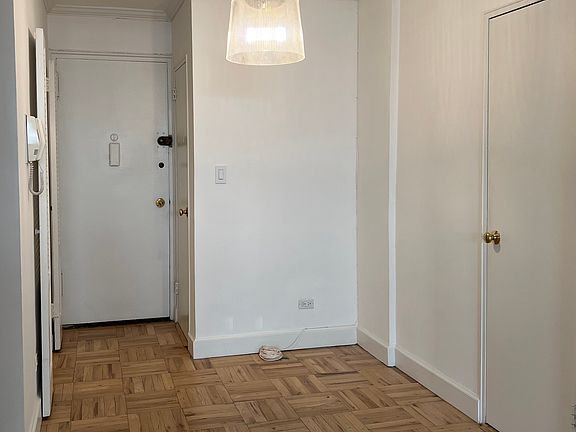 4th image of 211 E 18th St APT 1K