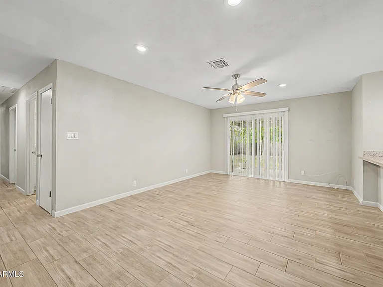 950 E Lilac Dr — Photo 7