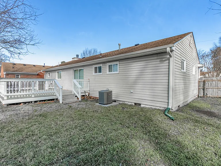 2249 Corbett Ave — Photo 31