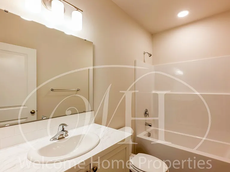 643 Ava St — Photo 5
