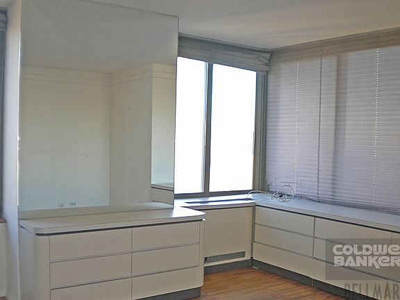 4th image of 1632 2nd Ave #2405