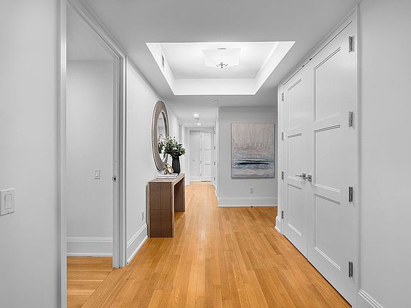 3rd image of 305 E 85th St #6A