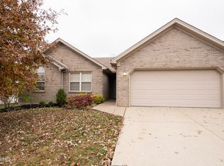 3807 Crown Ridge Ln, Jeffersonville, IN 47130
