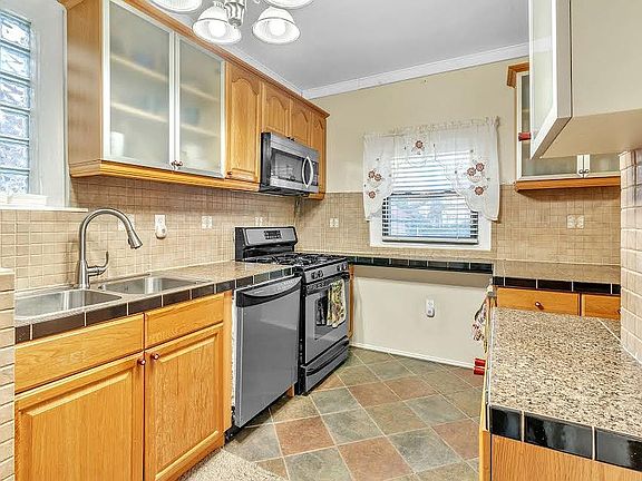 4th image of 133-17 229th St