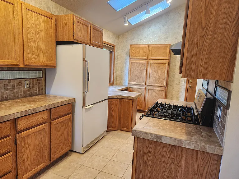611 NE Tracker Ct — Photo 16