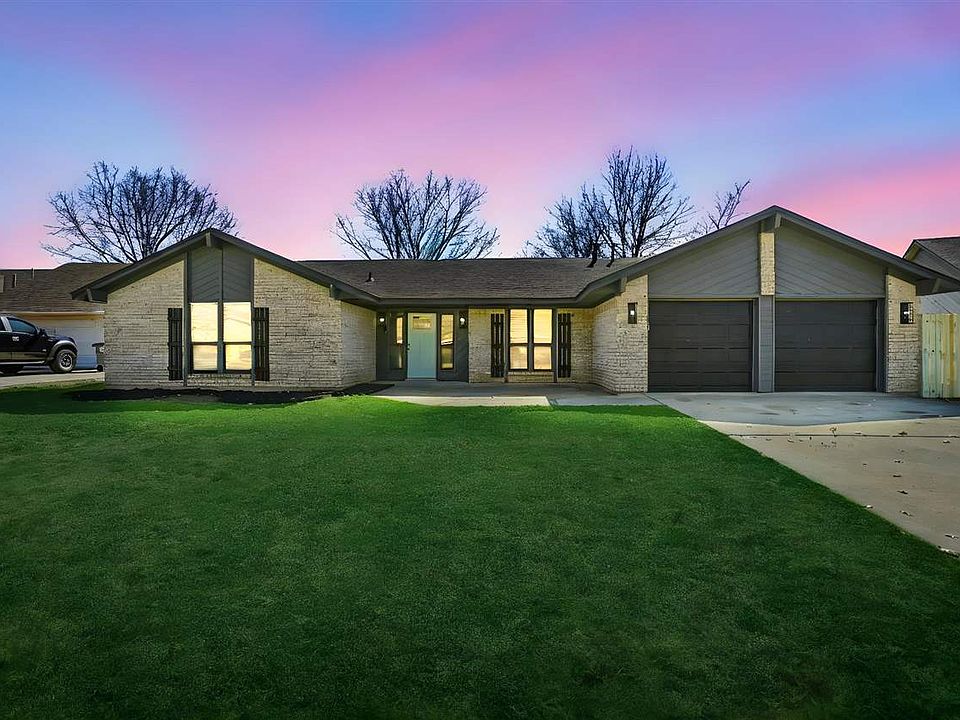 1st image of 3105 NE Kingsbriar Cir