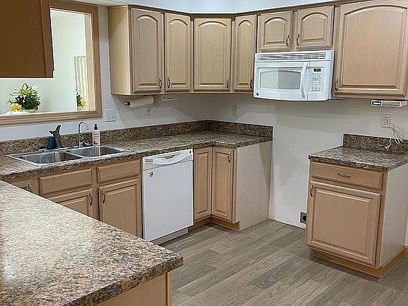 4th image of 633 Chinook Dr