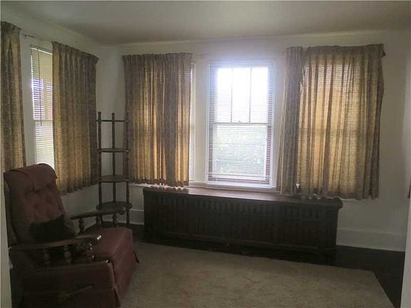 2nd image of 452 E Market St