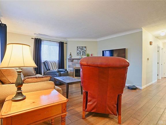 4th image of 1924 Echo Wood Ct