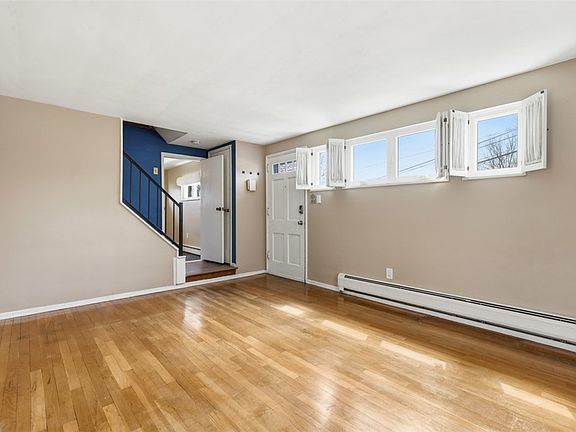 5th image of 300 Dunbar Dr