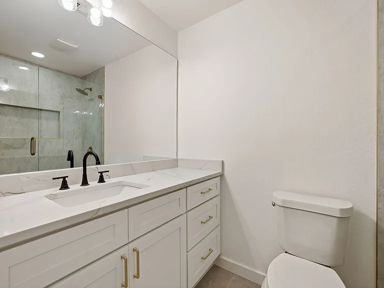 802 Rock Creek Dr — Photo 8