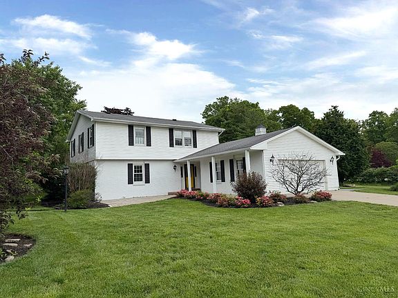 3rd image of 876 Maple Ridge Ct