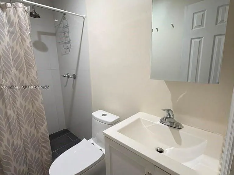 1725 SW 32nd St #0 — Photo 3