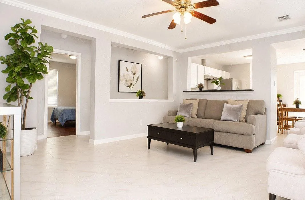 3 bed, 2.0 bath, 1600 sqft, $1,950 — Photo 2