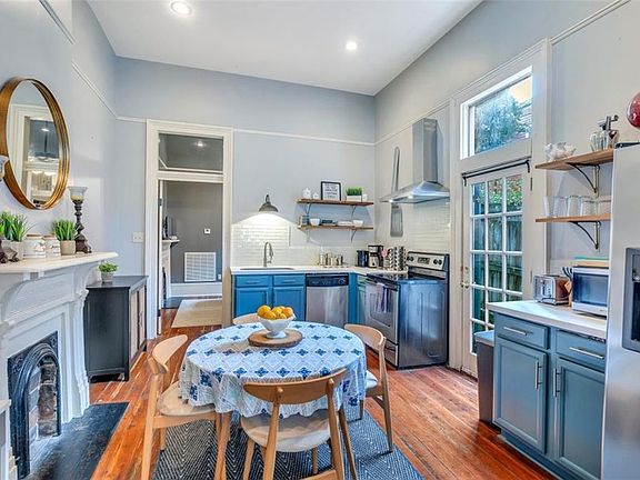 4th image of 3826-28 Burgundy St