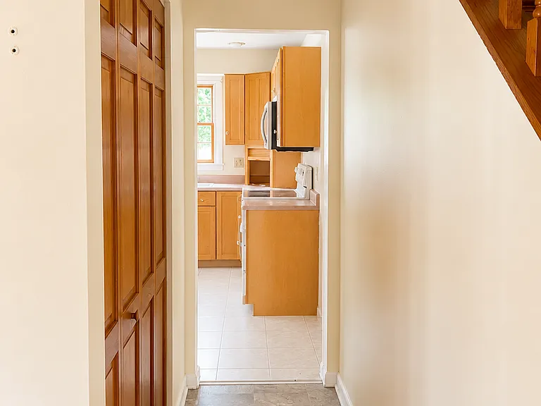 1109 Cocklin St — Photo 3