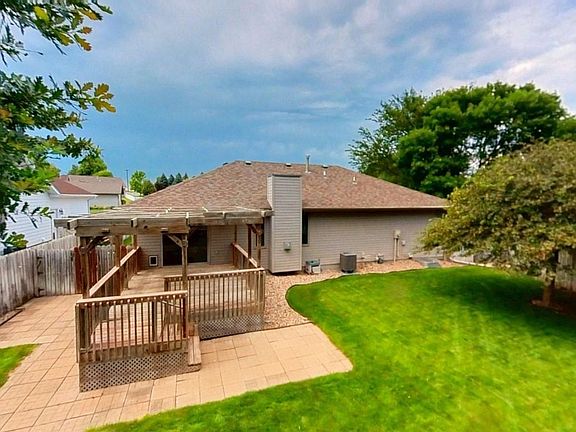 3rd image of 4423 Loveland Dr