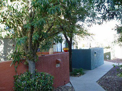 2nd image of 3872 N Paseo De Las Canchas