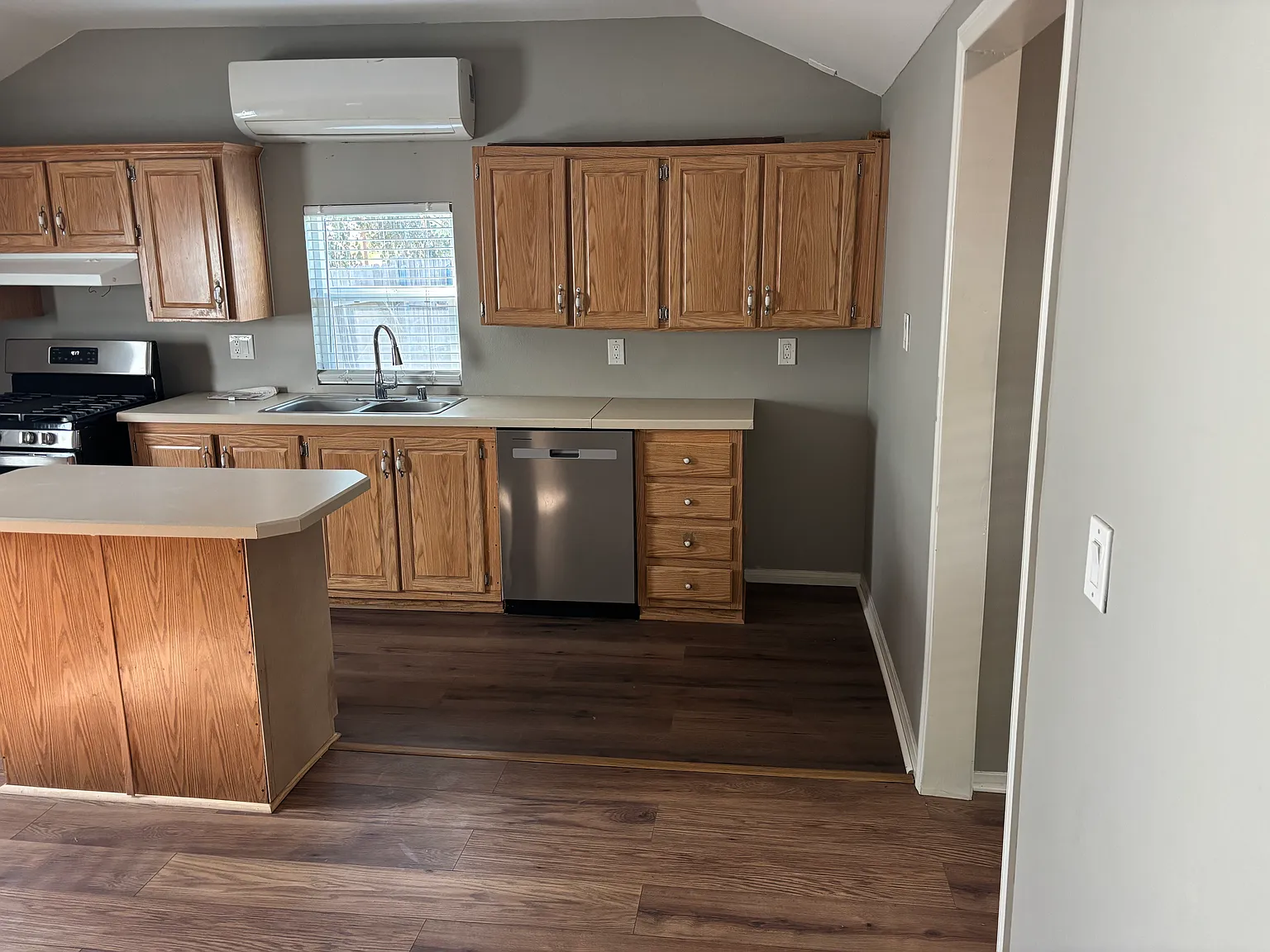 1 bed, 725 sqft, $1,850 — Photo 1