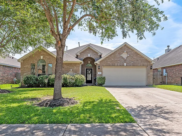 119 Emerald Loch Ln — Photo 1