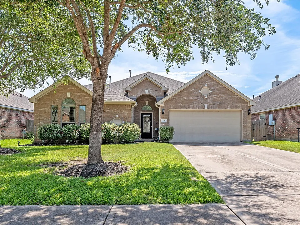119 Emerald Loch Ln