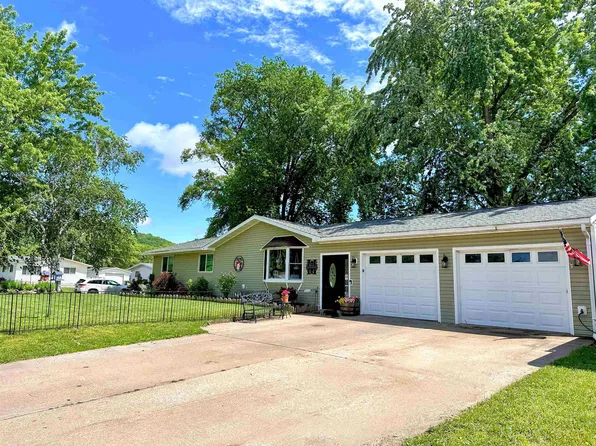 1508 E Wells St, Prairie Du Chien, WI 53821