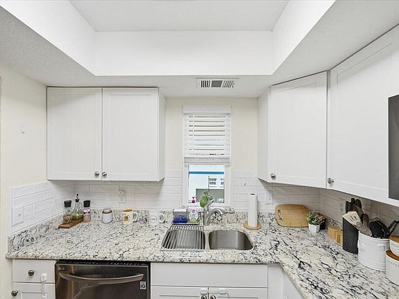 4th image of 1506 SE Royal Green Circle #204