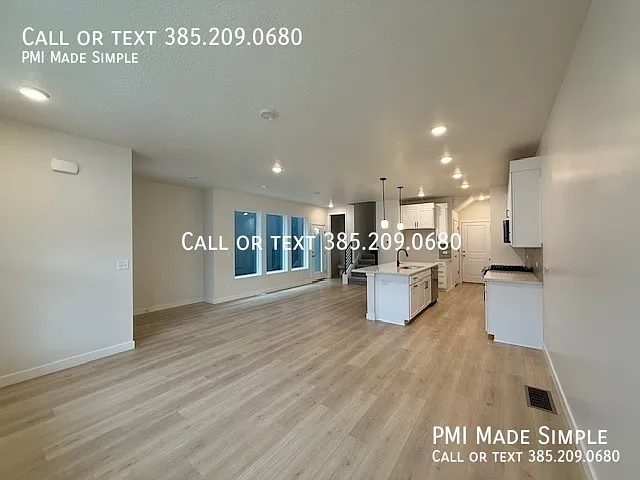 10063 N Torreya Dr — Photo 2