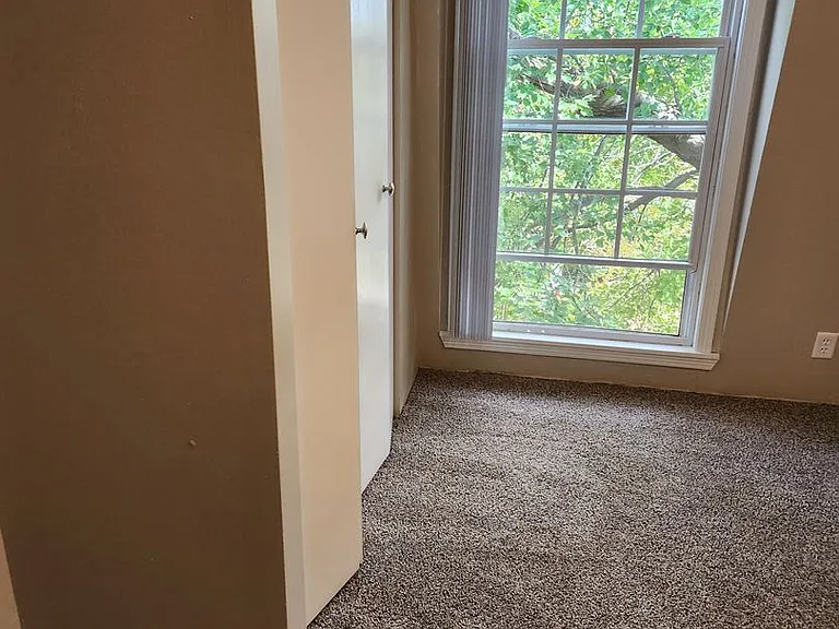 Pleasant Court Apartments — Photo 8