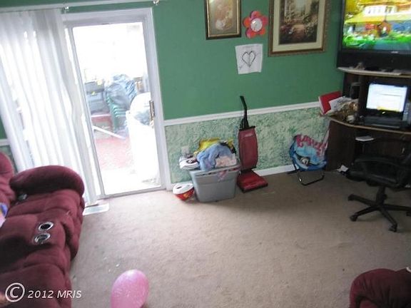 4th image of 8676 Venoy Ct
