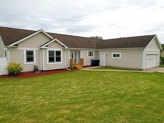 2nd image of 1001 Riverwood Pl